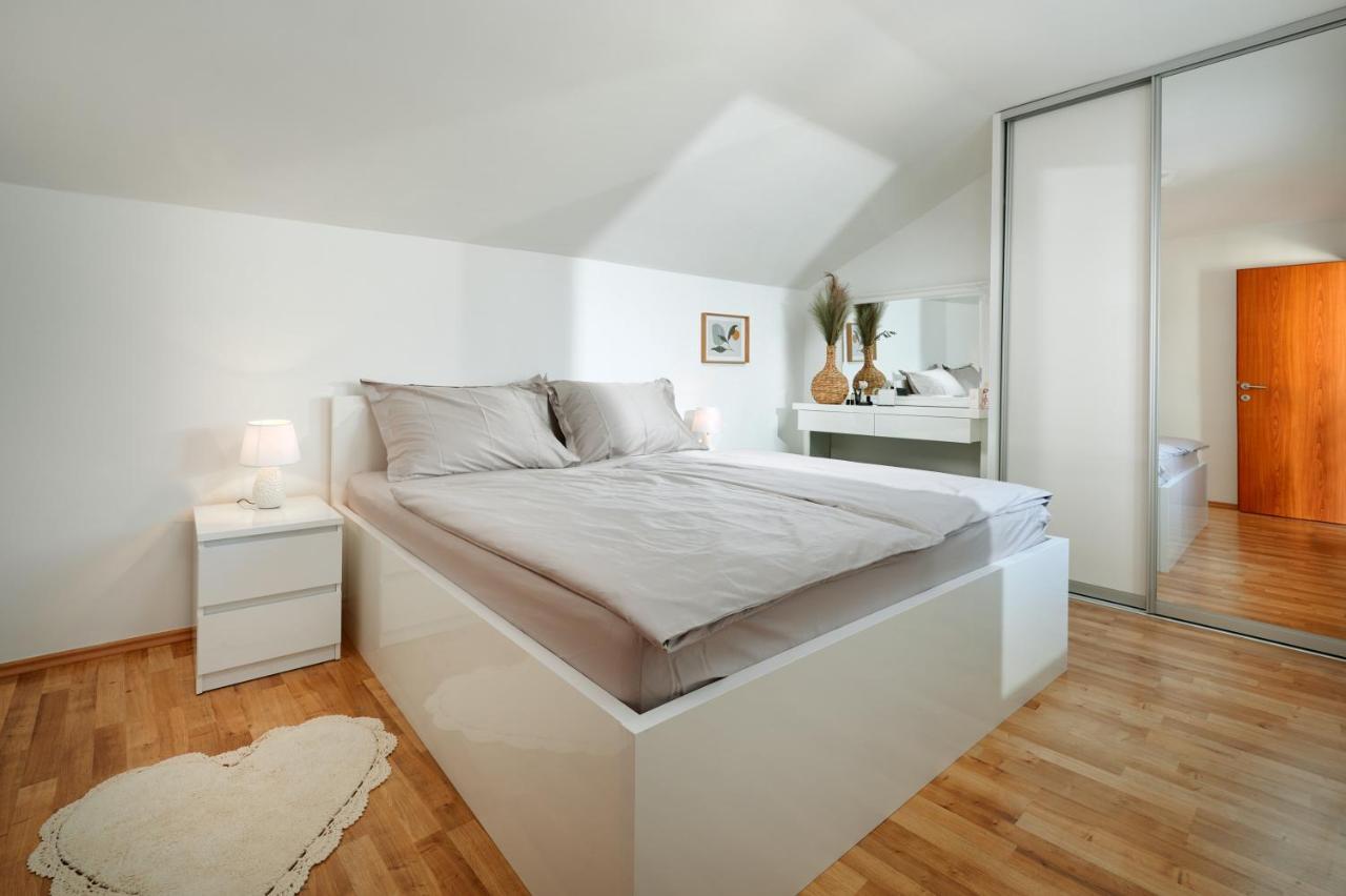 Modern & Spacious Rooftop Apartment With Natual Sunlight Split Extérieur photo